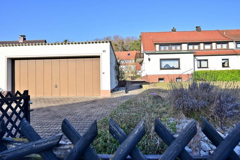 Familienfreundliche Doppelhaushälfte mit großem Grundstück und viel Platz – Nürnberg – Vorschaubild 3