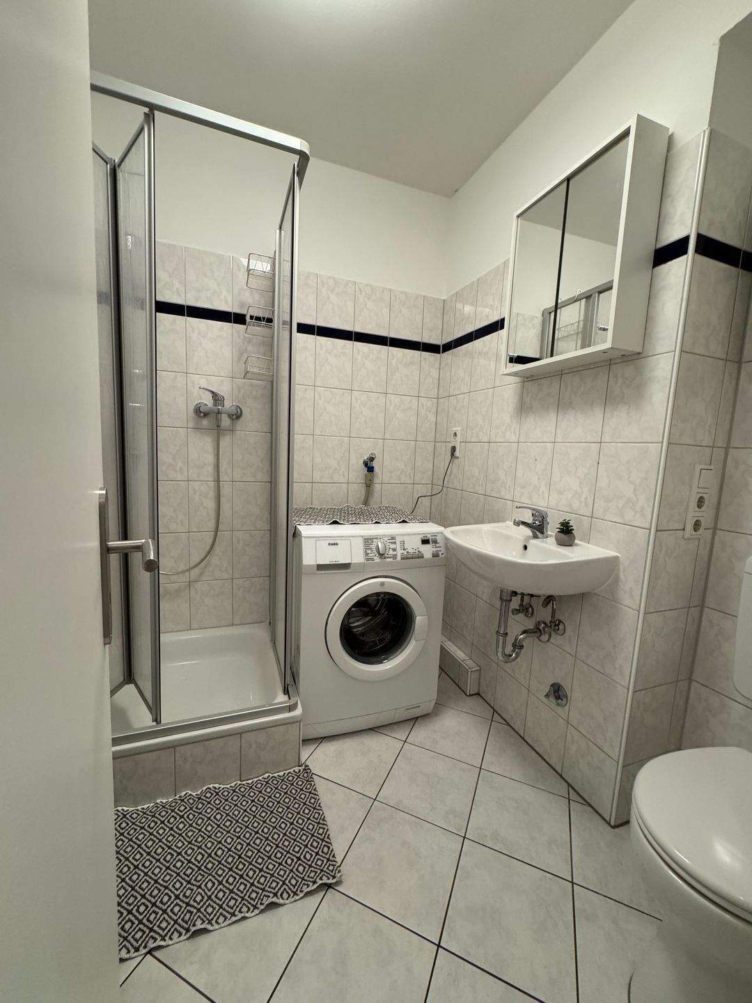 Hochwertig möbliertes 1-Zimmer-Apartment mit Balkon - RATHENAUPLATZ – Nürnberg – Vorschaubild 2