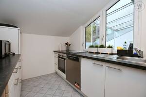 Helle, voll möblierte, großzügige Wohnung mit Balkon in Stuttgart Obertürkheim – 70329 Stuttgart – Vorschaubild 3