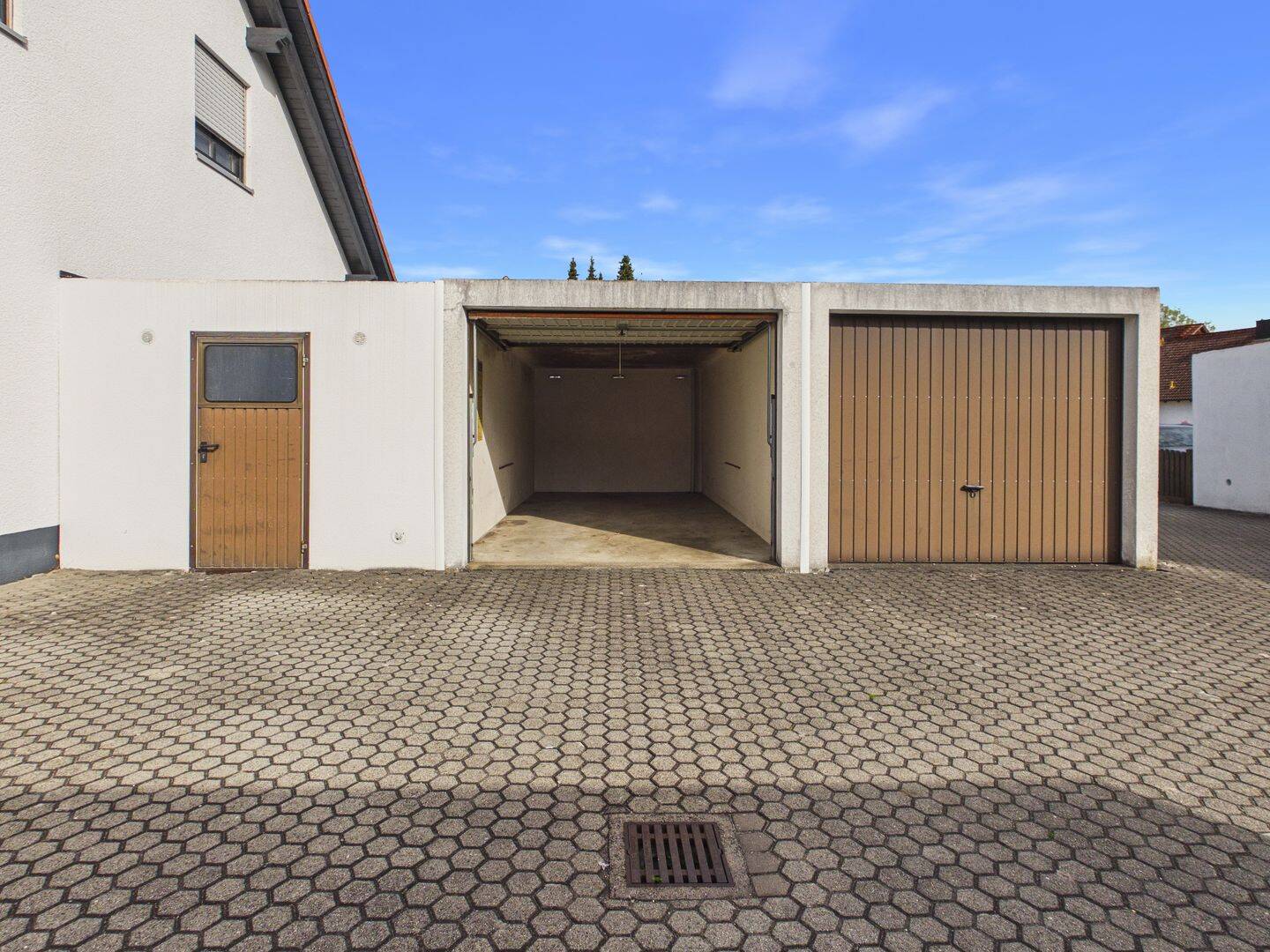 Renovierungsbedürftig aber sofort verfügbar! 3-ZKB im Dachgeschoss, zwei Balkone, Garage und Keller! – Ingolstadt – Vorschaubild 3