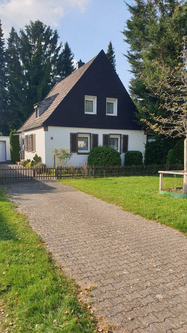 Einfamilienhaus mit Potenzial auf sonnigem Traumgrundstück mit Südwestlage