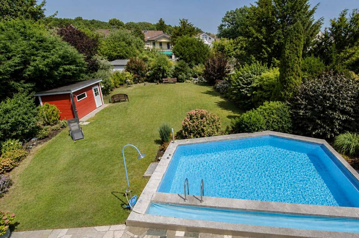 Familienidyll mit Pool, Sauna und beeindruckendem Grundstück - Wohnen zwischen Rhein und See – 47198 Duisburg – Bild 1 von 9