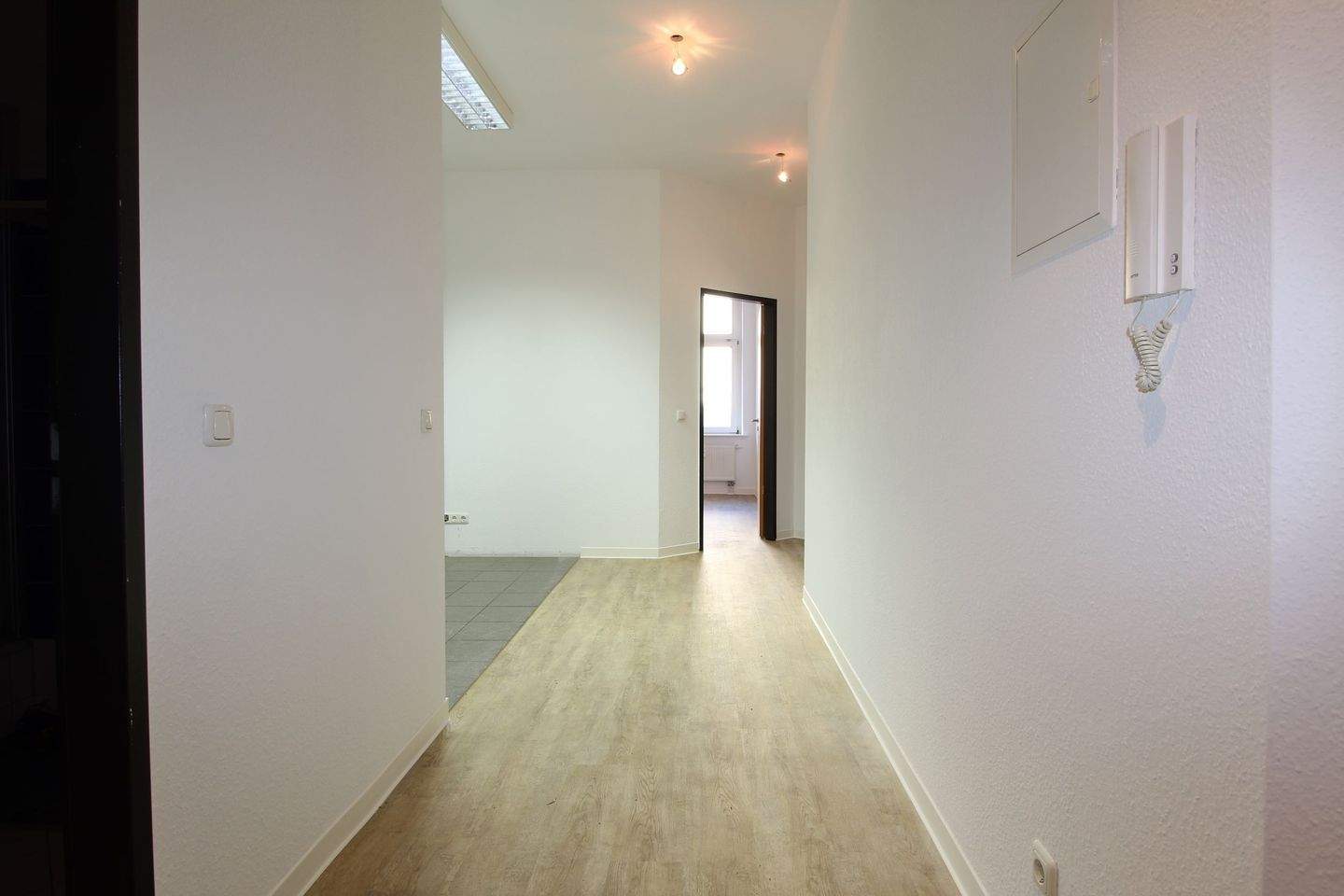 Frisch renovierte 4-Zimmer-Wohnung im Herzen von Magdeburg! ++ WG-geeignet ++ – Magdeburg – Vorschaubild 5