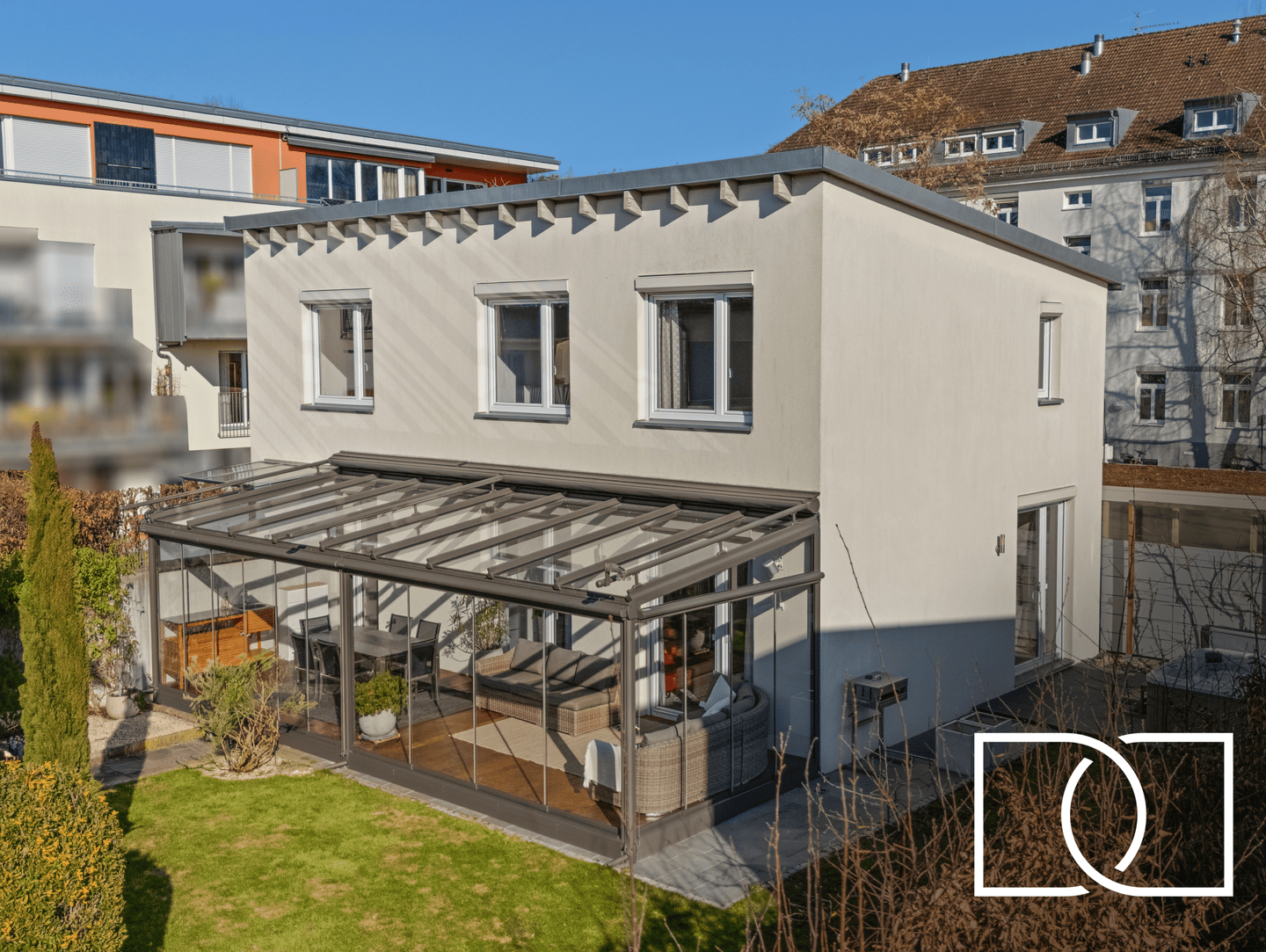 Traumlage am Röthelheimpark! Energieeffizientes Einfamilienhaus mit Keller und Wintergarten – Erlangen – Bild 1 von 9