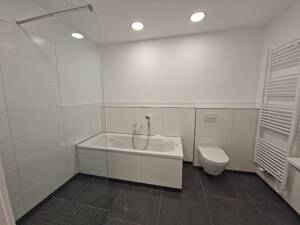 Großzügige 4 RWG mit Balkon und Lift zu vermieten! Neubauprojekt! EKB möglich! – 1139 Dresden – Vorschaubild 4