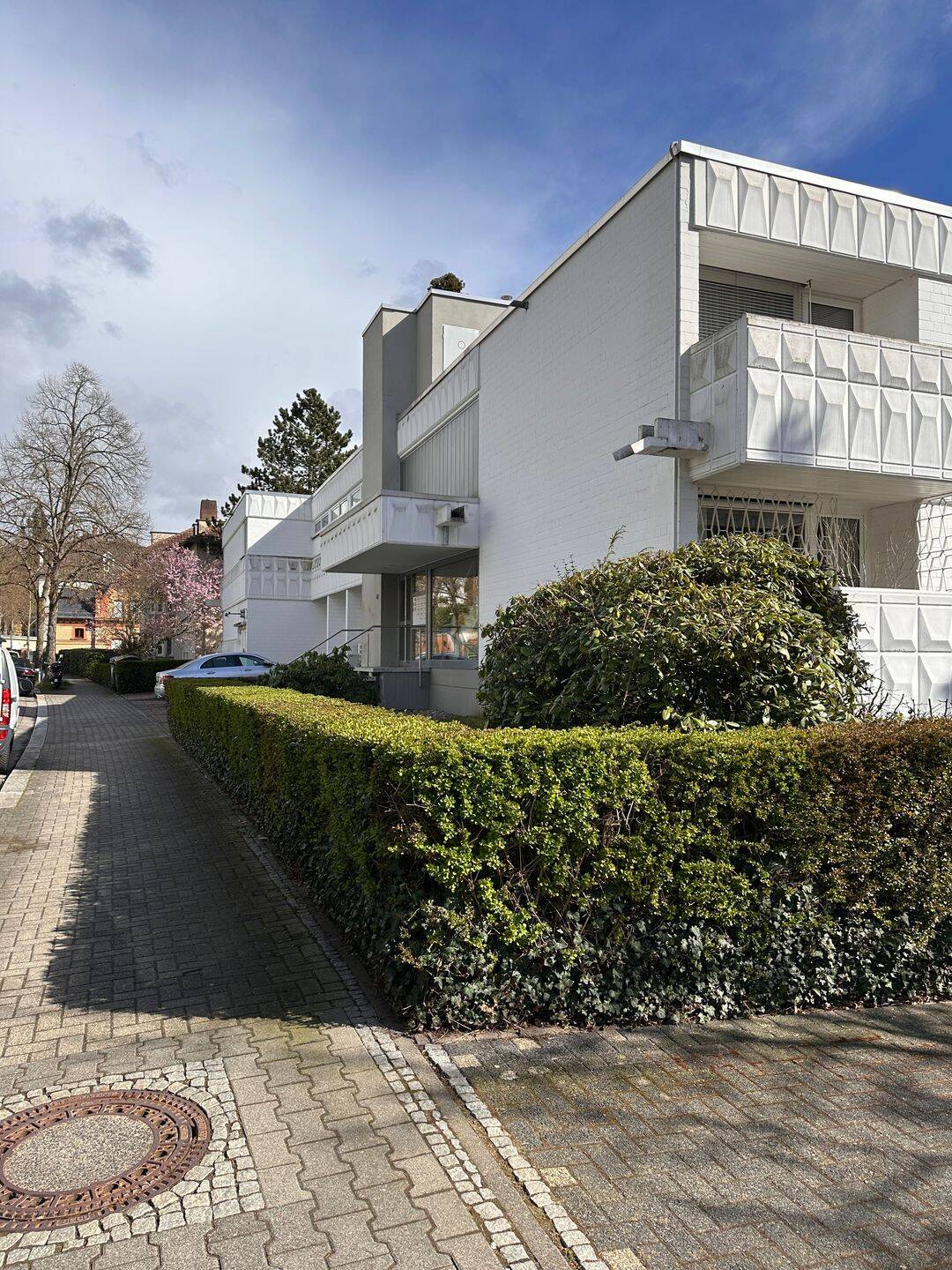 Super Terrasse mit seitl. Blick in den Neropark – Wiesbaden – Bild 1 von 9