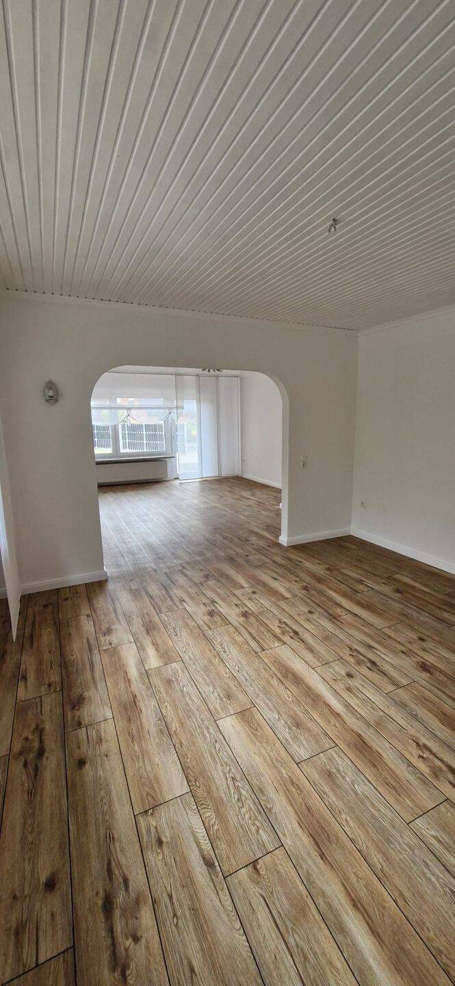 Großzügige, helle 3-Zimmer-Wohnung mit Garten und Garage
