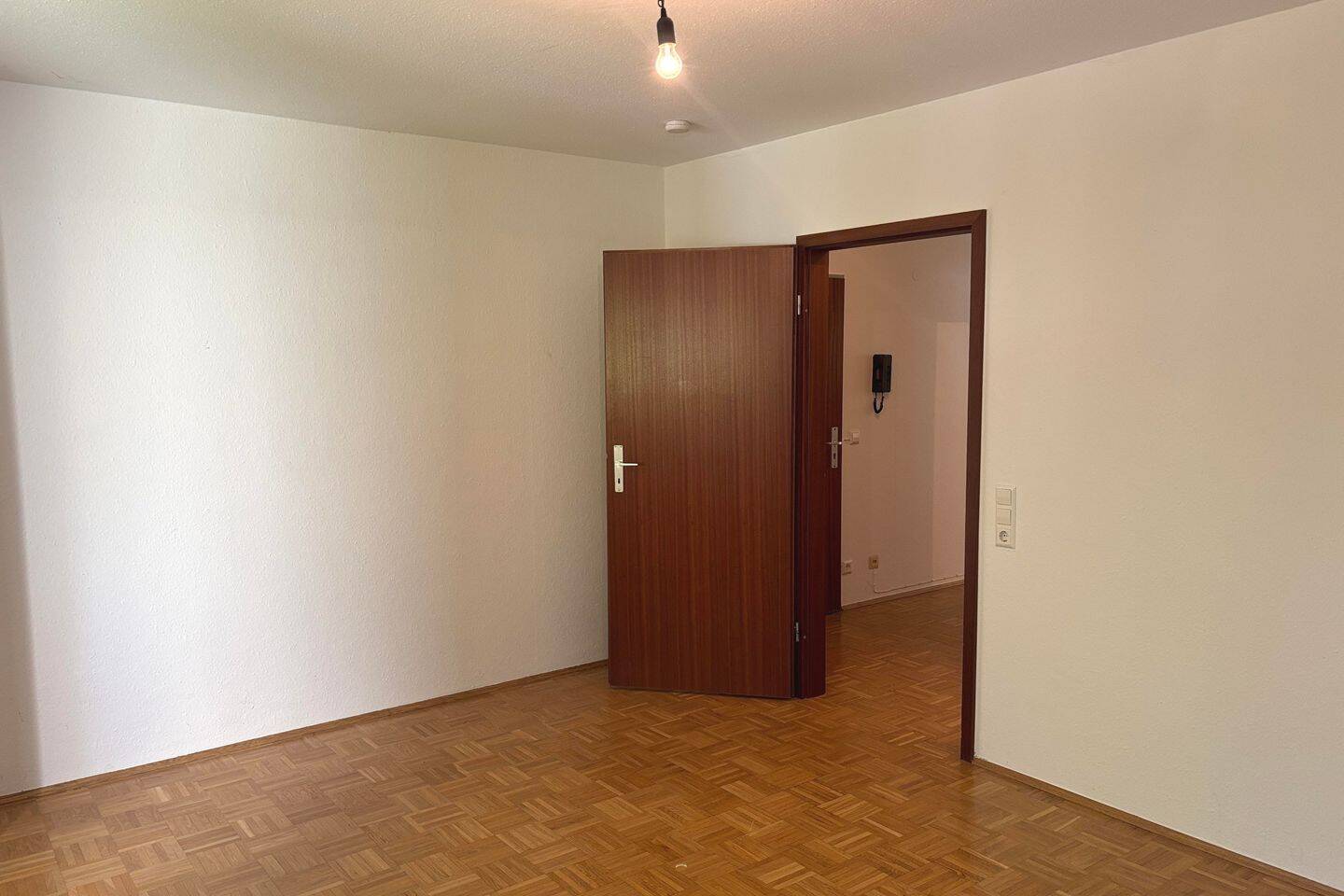 Gemütliche 2-Zimmer-Wohnung mit Terrasse, Hobbyraum & Blick ins Grüne – Stuttgart – Vorschaubild 9