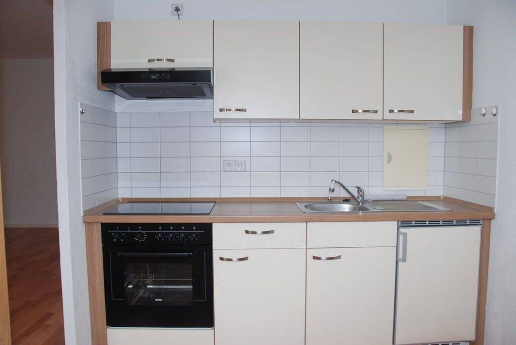 1-Raum-Wohnung mit Einbauküche und Balkon