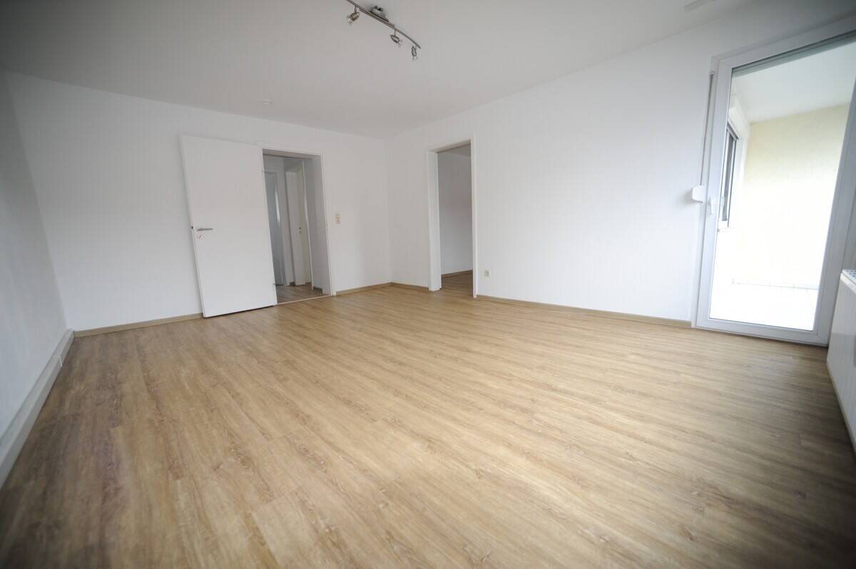 Anschauen - verlieben - einziehen: Sanierte 3 Zi Wohnung in S-Stammhein!