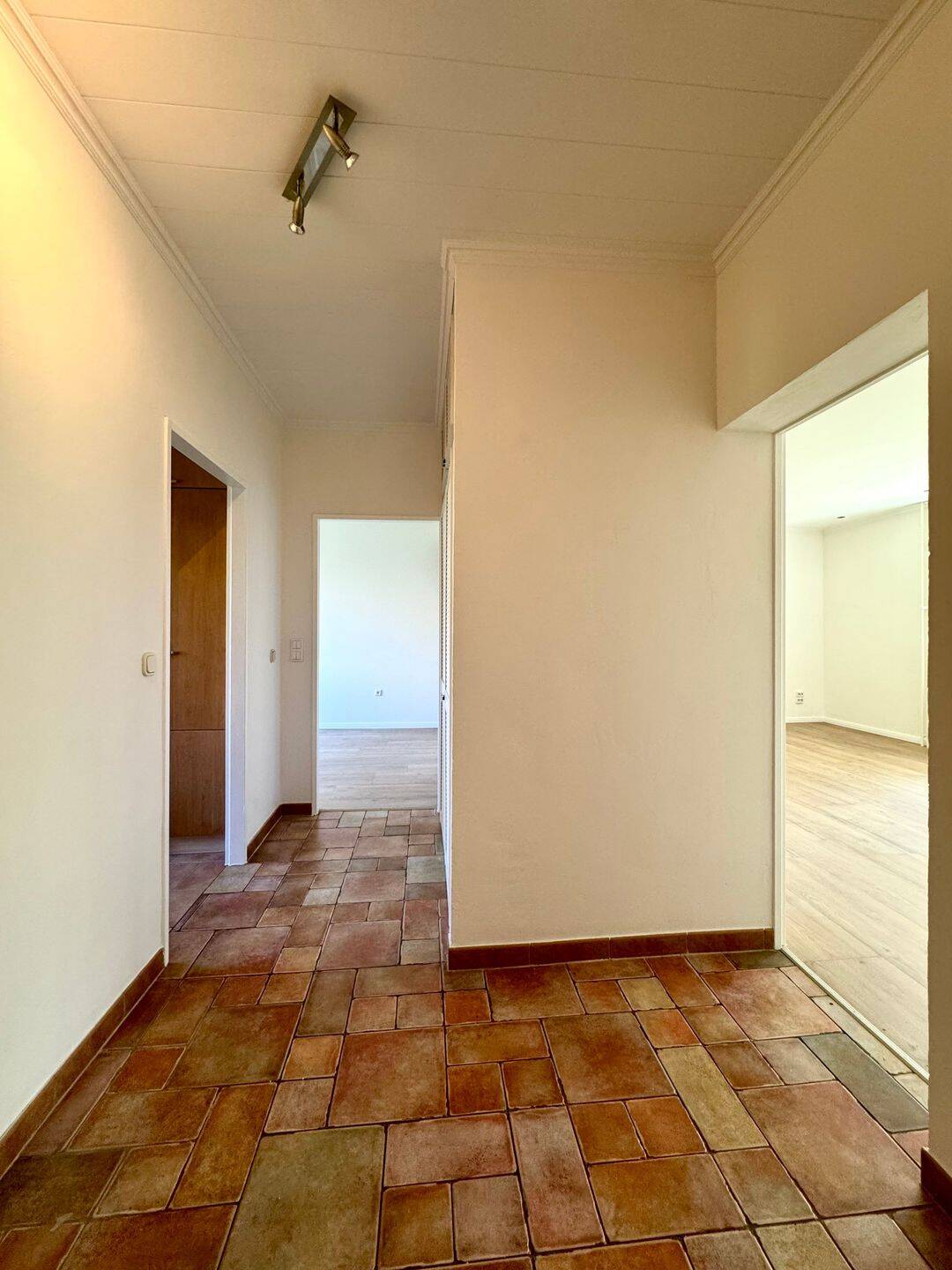Gartenparadies mit Terrasse, eigenem Grün und TG-Stellplatz: Stilvolle 3-Zimmer-Wohnung – Berlin – Vorschaubild 3