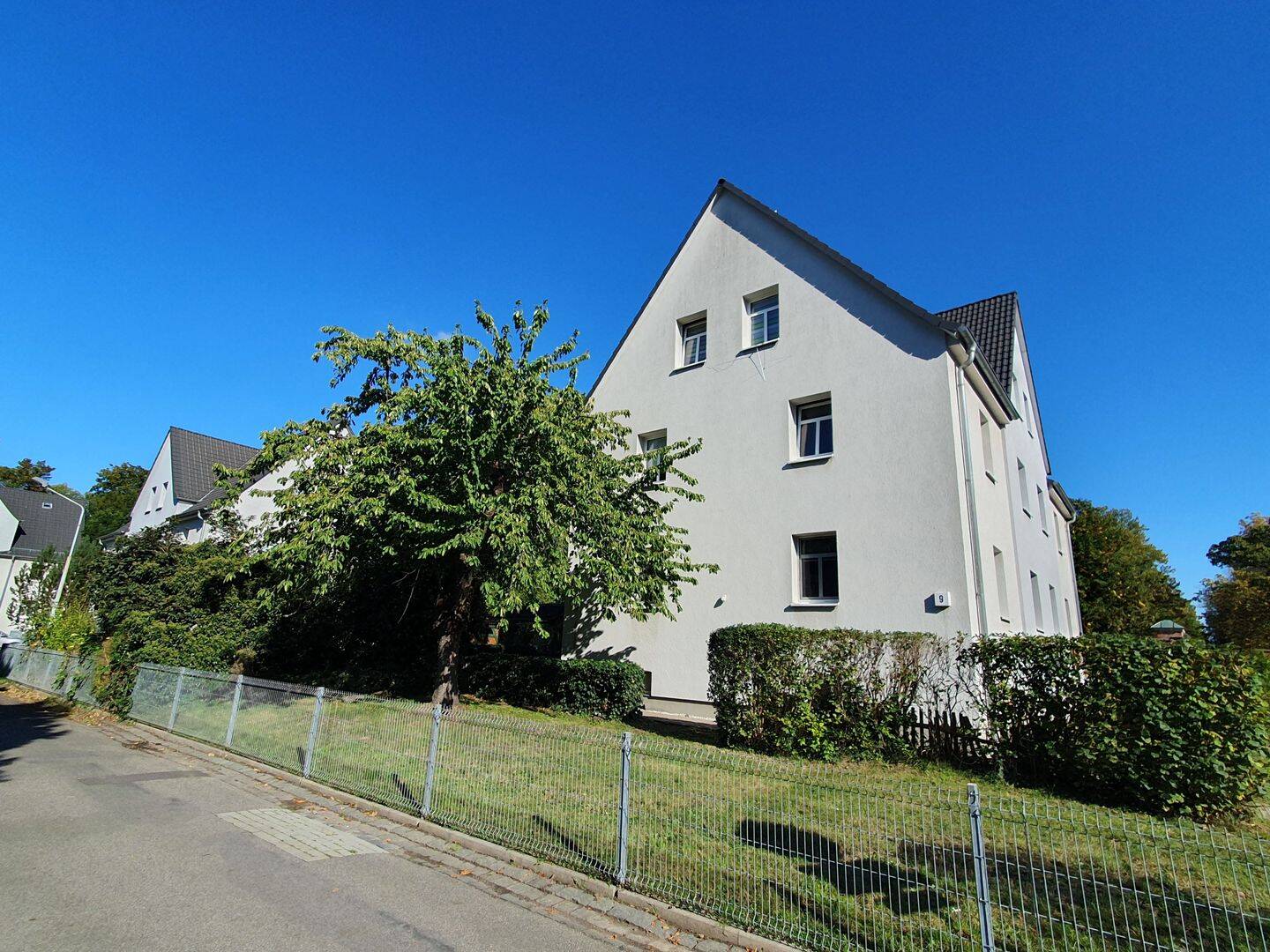 Mehrfamilienhaus in zentraler Lage mit viel Grün – Borna – Vorschaubild 3