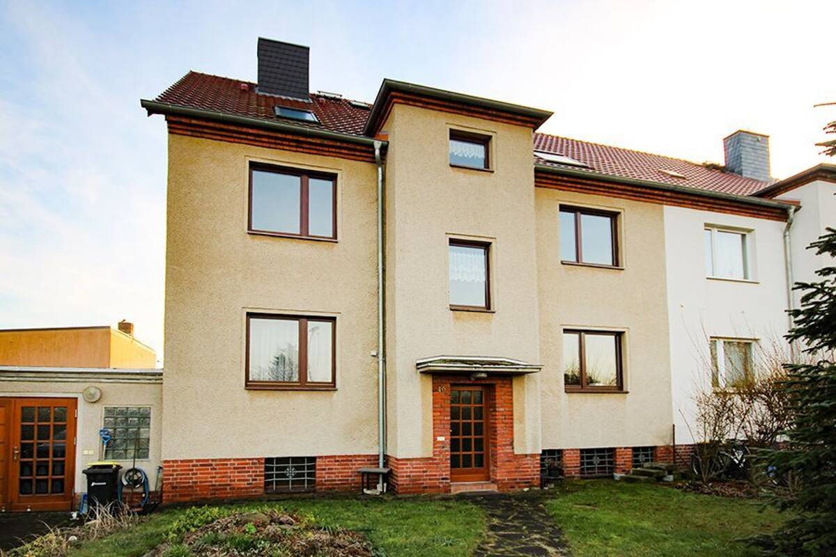 Rentables 3-Familienhaus mit viel Potenzial in guter Lage! – 39130 Magdeburg – Bild 1 von 9