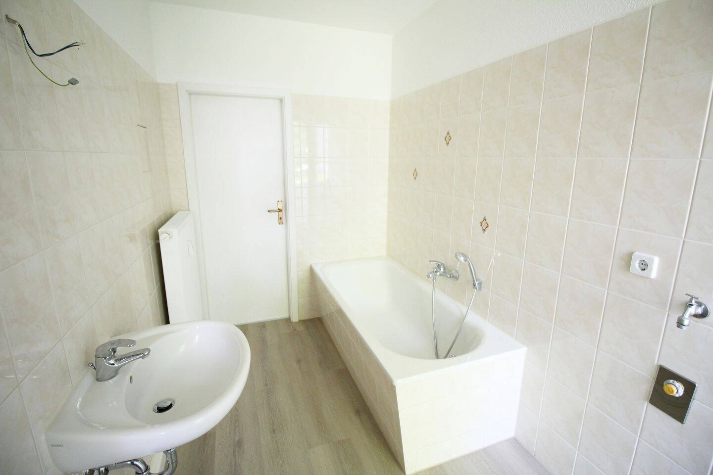 2-Raum-Wohnung mit Einbauküche und Balkon zum grünen Innenhof – Chemnitz – Vorschaubild 9