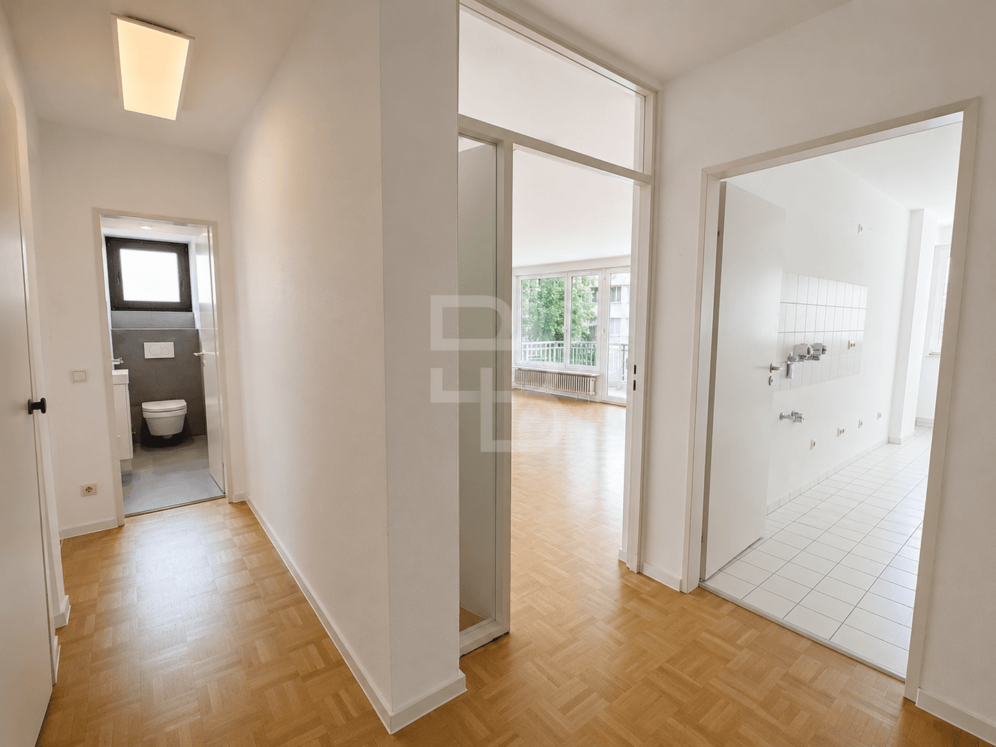 Sonniger Balkon, begehrte Lage nähe Südpark, sofort verfügbar – Köln – Vorschaubild 2