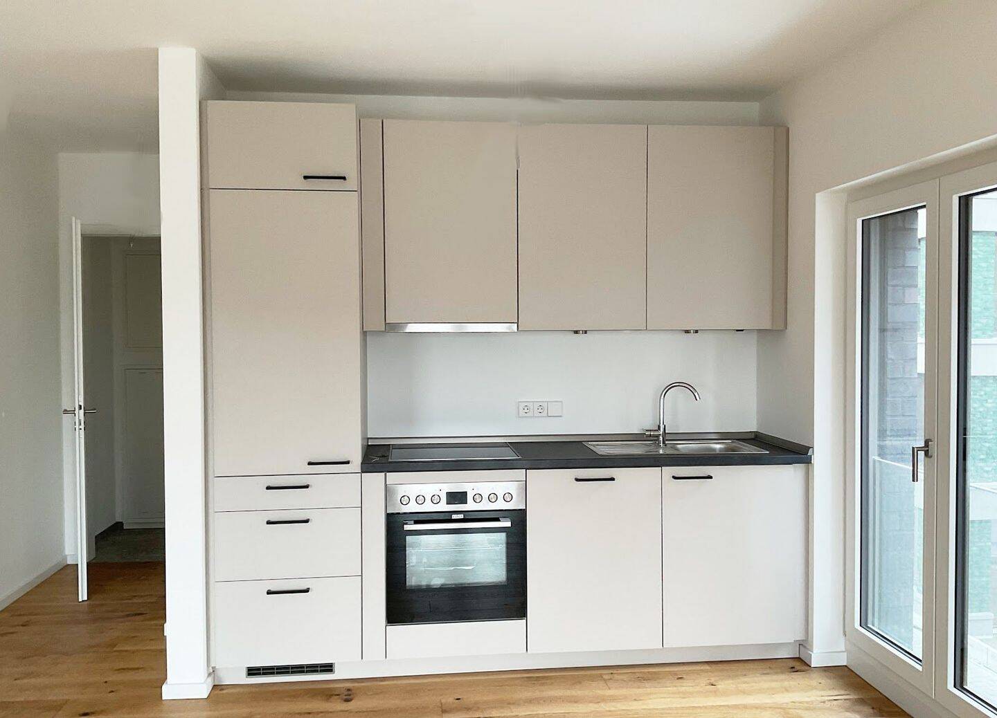 Hell & modern & viel Platz: 2 Zimmer + Balkon, guter Schnitt, modernes Tageslichtbad, Abstellraum – Hannover – Vorschaubild 5