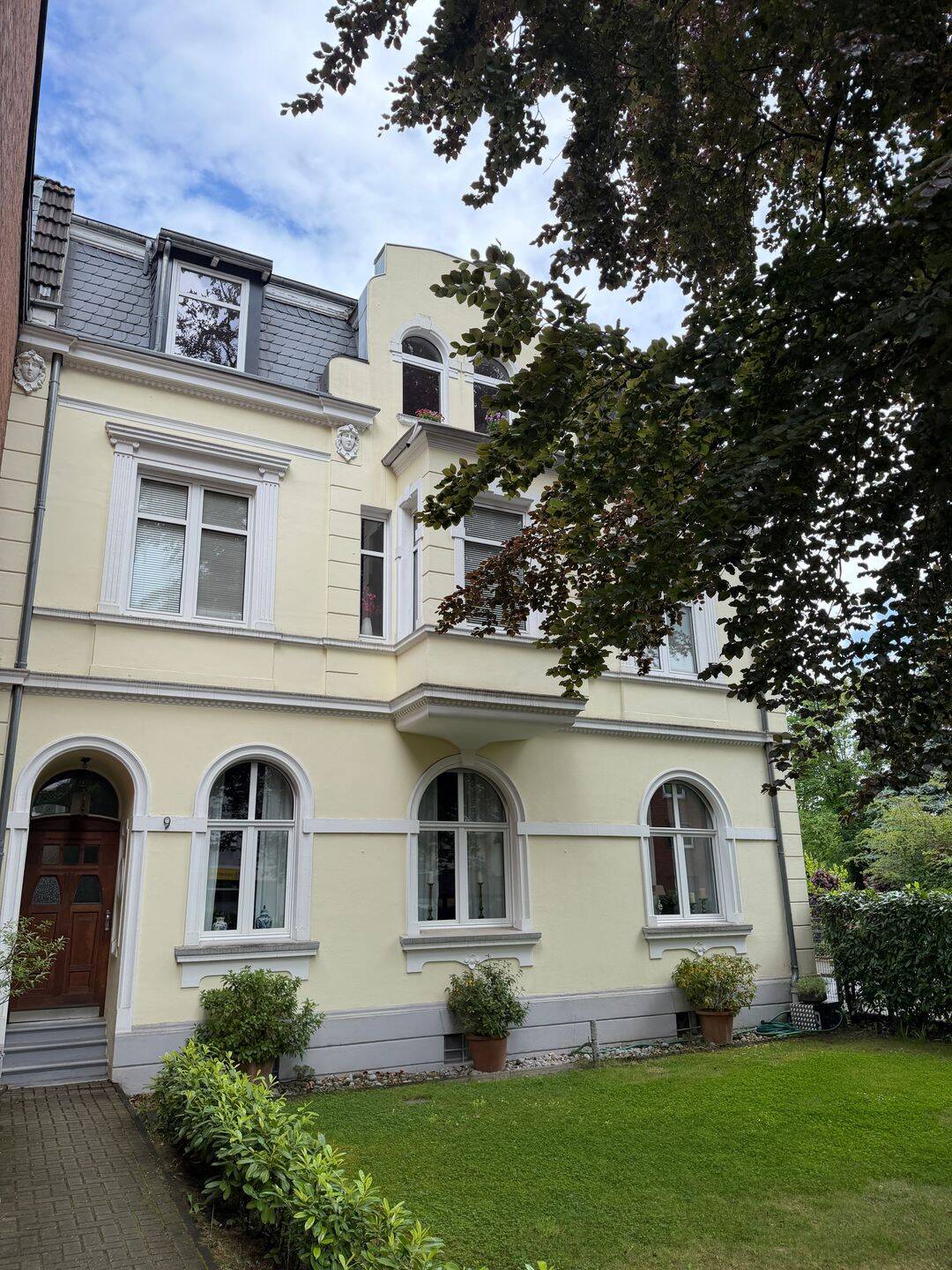 Traumhafte Jugendstil-Altbauwohnung in Duisburg-Großenbaum – exklusive Bell-Etage mit Balkon & Garten