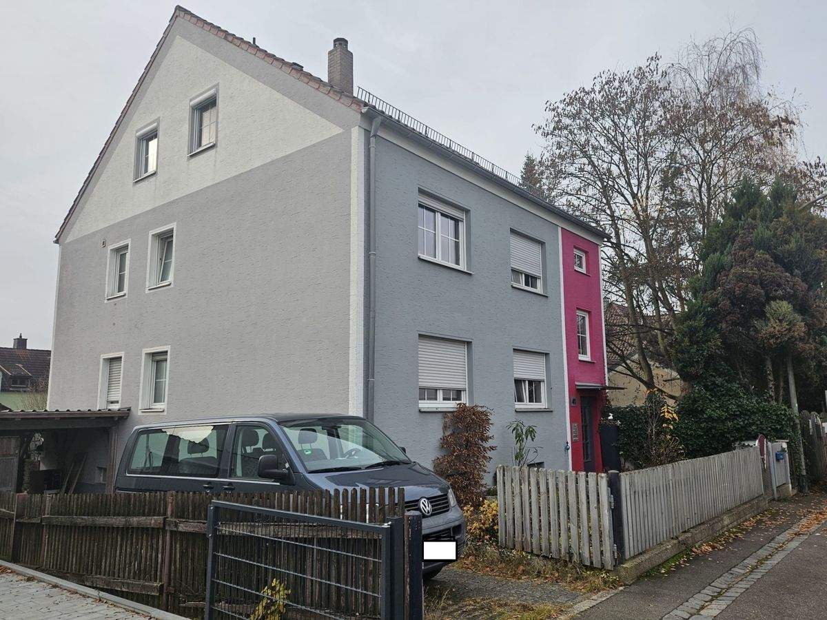 Dreifamilienhaus in ruhiger Wohnlage am Rehbühl in Weiden – Weiden in der Oberpfalz – Bild 1 von 9
