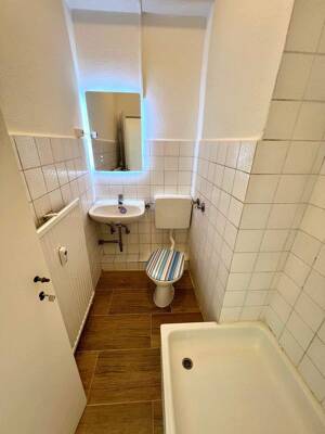 Großzügige 1-Zimmer-Wohnung Saniert mit schönem Ausblick, Aufzug, Stellplatz – 24103 Kiel – Vorschaubild 7