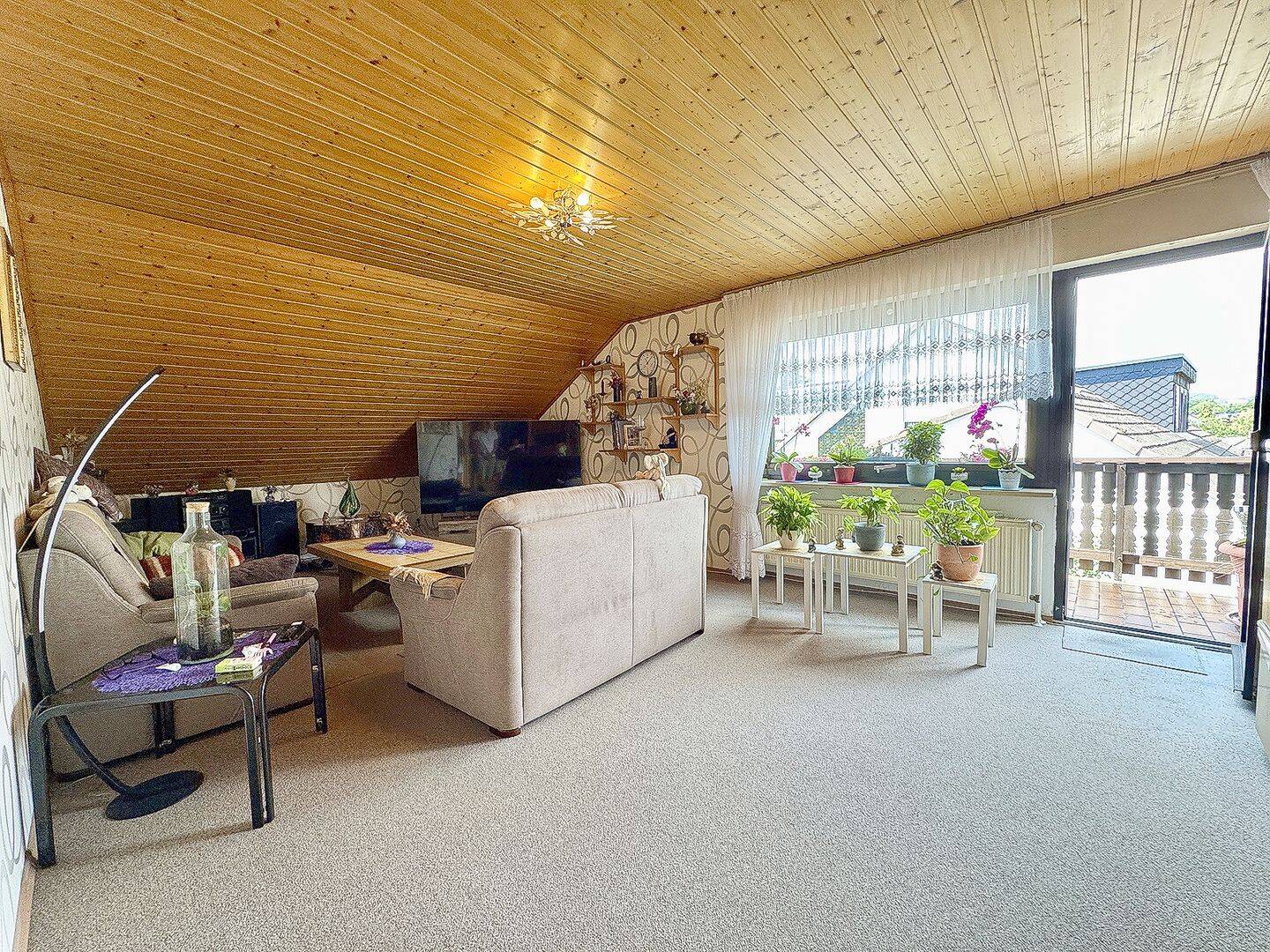 Geräumiges Zweifamilienhaus mit Garten in schöner Lage von Altenkunstadt – Altenkunstadt – Vorschaubild 3