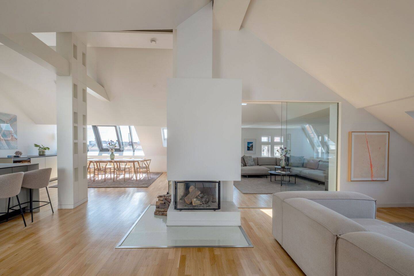 Schöne Dachgeschosswohnung mit Terrasse und Kamin in der Nähe zum Teutoburger Platz
