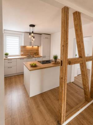 85 m2 3 Zimmer kernsanierte Altbauwohnung Balkon Küche mit Kochinsel – 71560 Sulzbach an der Murr – Vorschaubild 3