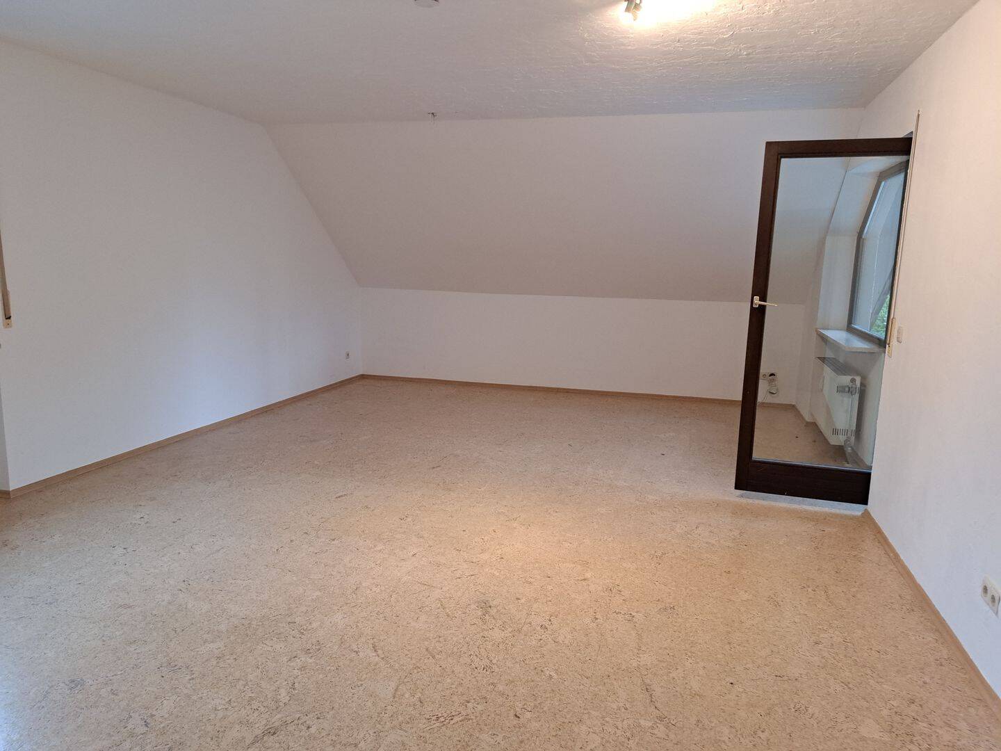 Sehr gepflegte 4-Zimmer-Wohnung mit großer Loggia und EBK (ohne Ablöse) in Schwabach-Wolkersdorf