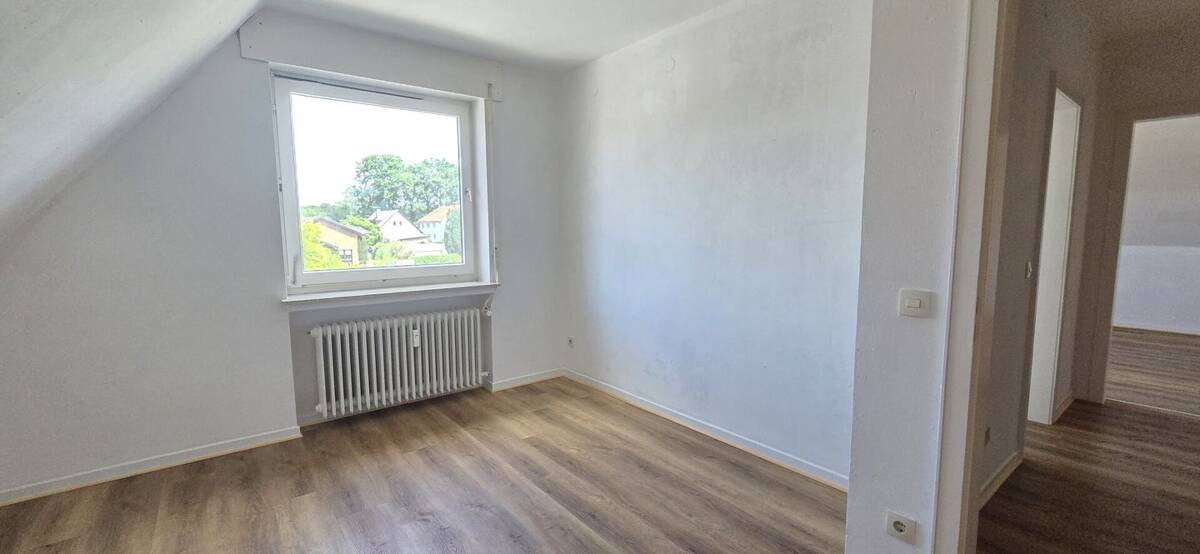 Gut und Günstig Wohnen: 2 Zimmer, Küche, Bad – 33613 Bielefeld – Bild 1 von 8