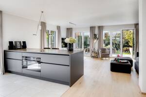 Raum für mehr! Außergewöhnlich großzügige und elegante Ensemblevilla. – 81927 München – Vorschaubild 2