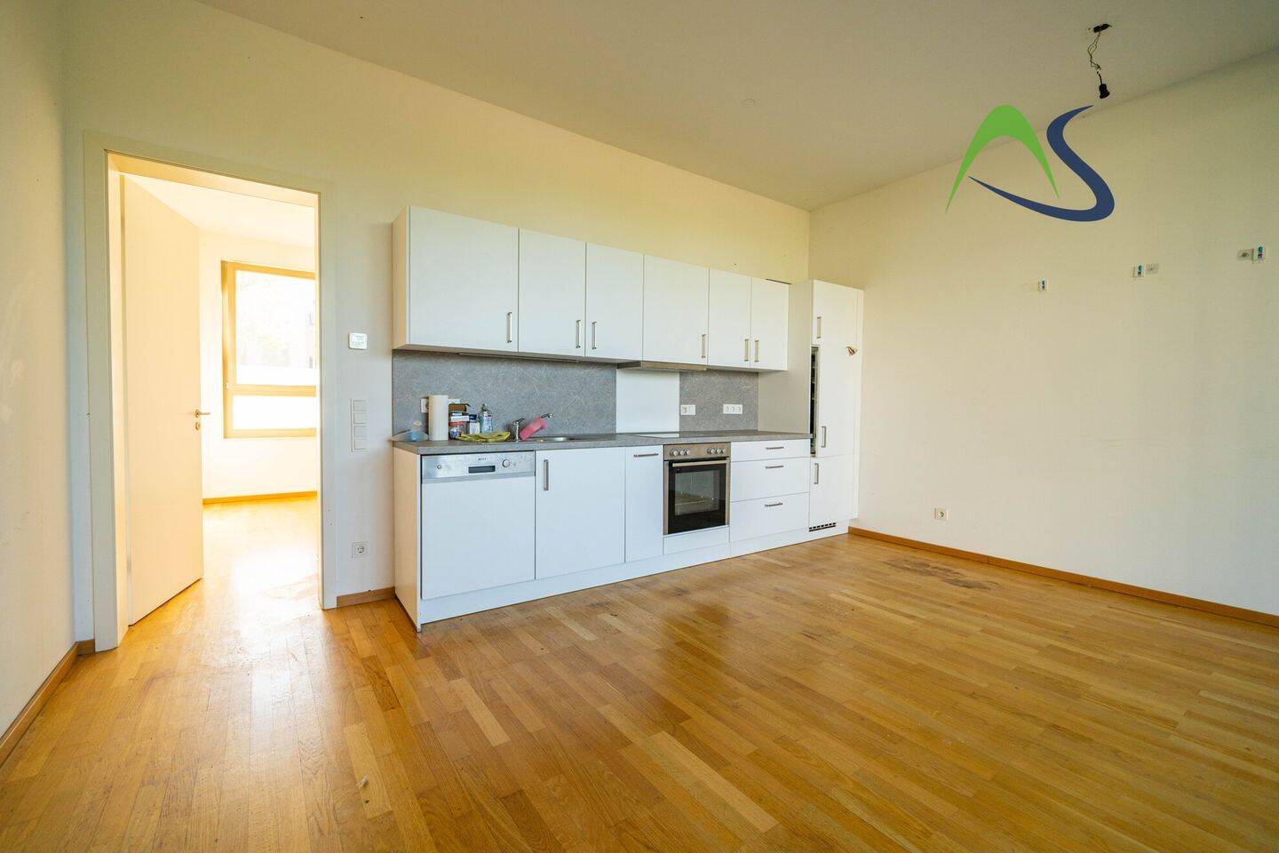 Stilvolle Zweizimmerwohnung mit sonniger Westterrasse und eigenem Garten im Dörnbergviertel