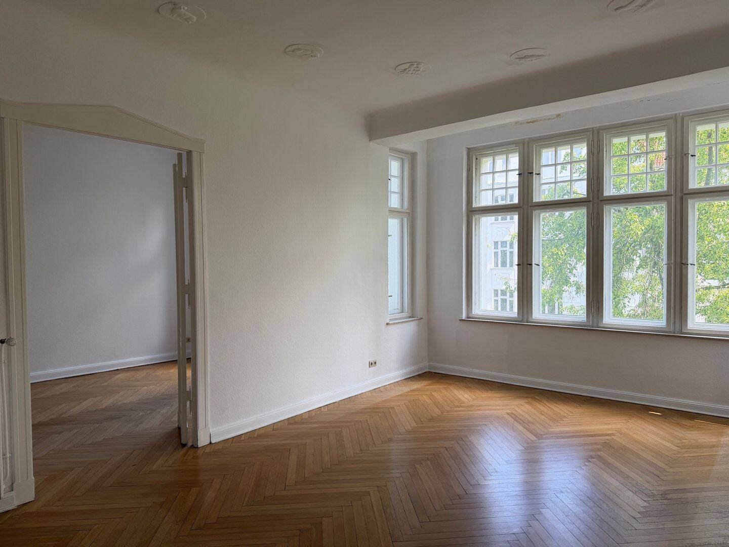 Charmante Altbauetagenwohnung mit Aufzug und viel Potenzial in der Grundrissgestaltung – Berlin – Vorschaubild 5
