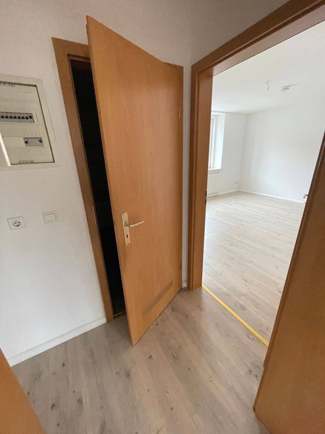 Beethovenstr. ***SUPER! schöne Lage und 2 Räume + Balkon *** – Chemnitz – Vorschaubild 9