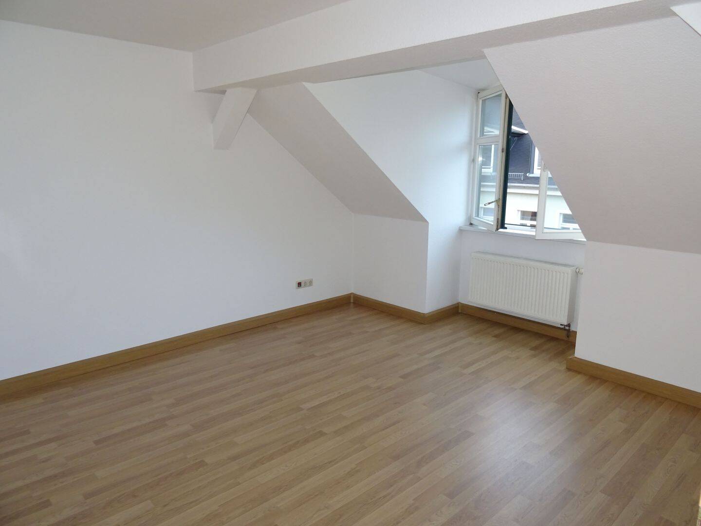 +Vermietete Dachgeschosswohnung im beliebten Leipziger Stadtteil Altlindenau+ – Leipzig – Bild 1 von 8