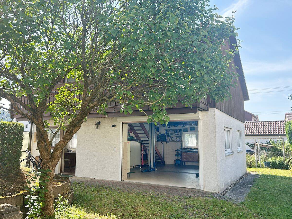Nufringen: "Rarität, nicht nur für Autobastler" Einfamilienhaus mit Nebengebäude und Hebebühne! – Nufringen – Vorschaubild 4