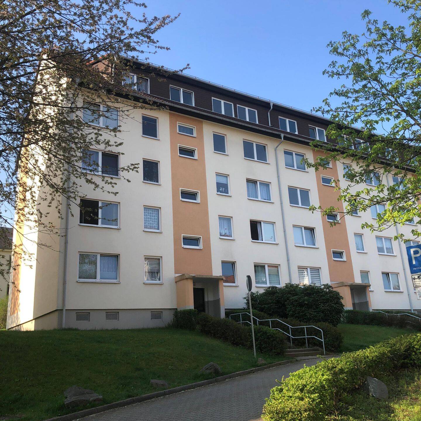 Attrakktive 3-Raum Wohnung mit Balkon und Stellplatz – Chemnitz – Vorschaubild 2