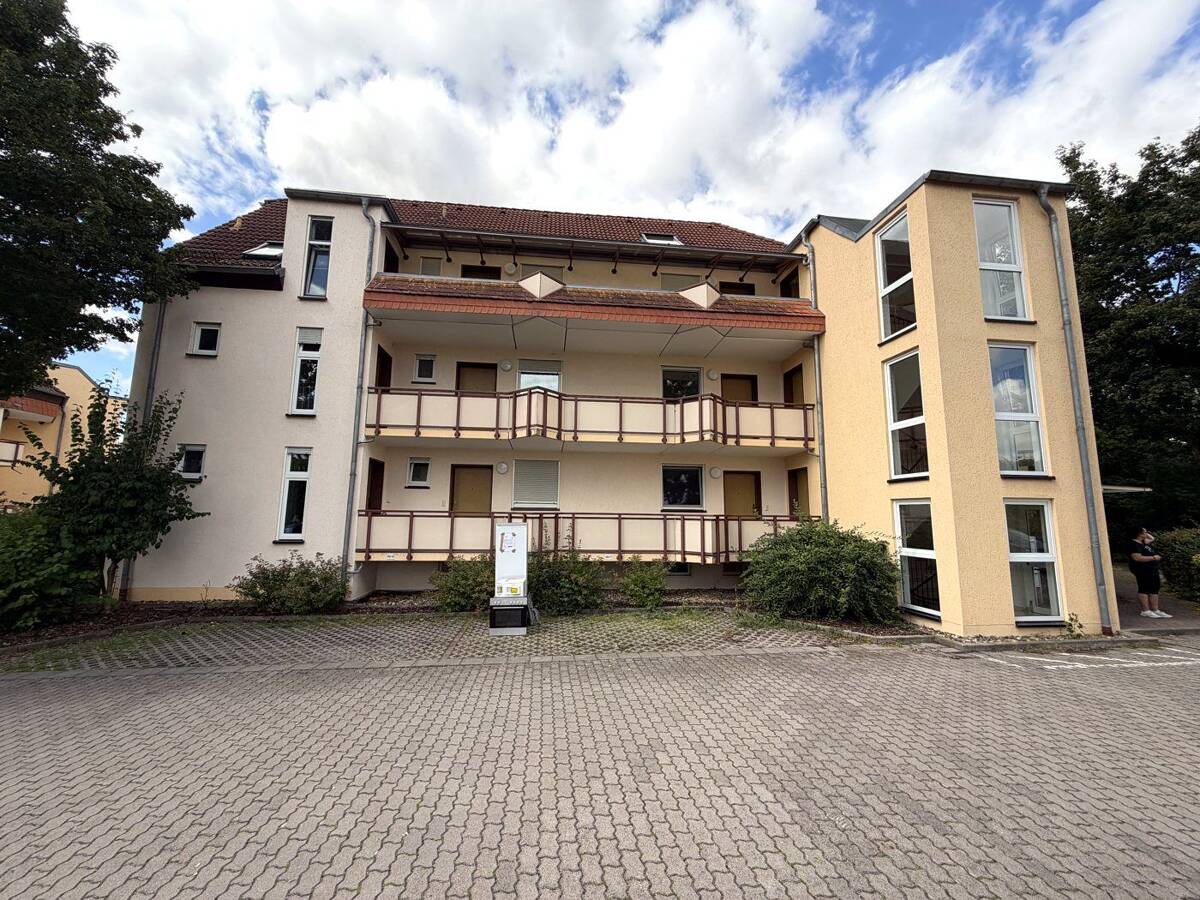 3-ZKB mit Balkon im Grünen – 99090 Erfurt – Bild 1 von 9
