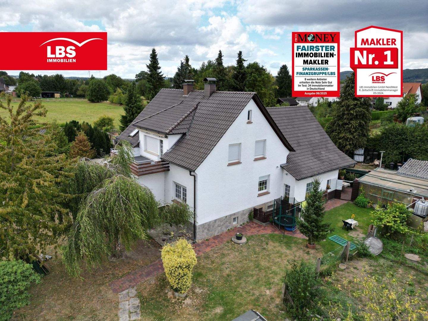 Großzügiges Einfamilienhaus mit Hofcharakter in zentraler Lage - Ideal für Mehrgenerationen... – Porta Westfalica – Bild 1 von 9