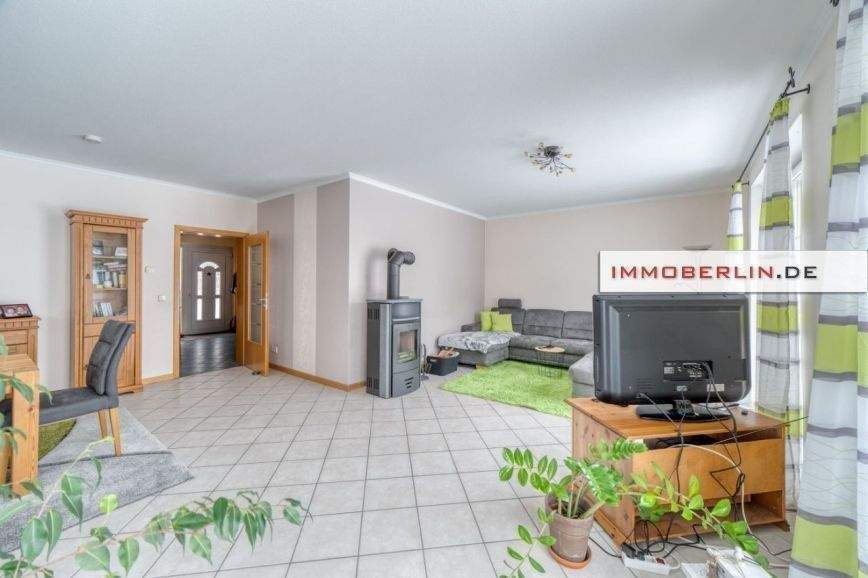 IMMOBERLIN.DE - Charmantes Einfamilienhaus in ländlicher Lage bei Berlin – Oberkrämer – Bild 1 von 9