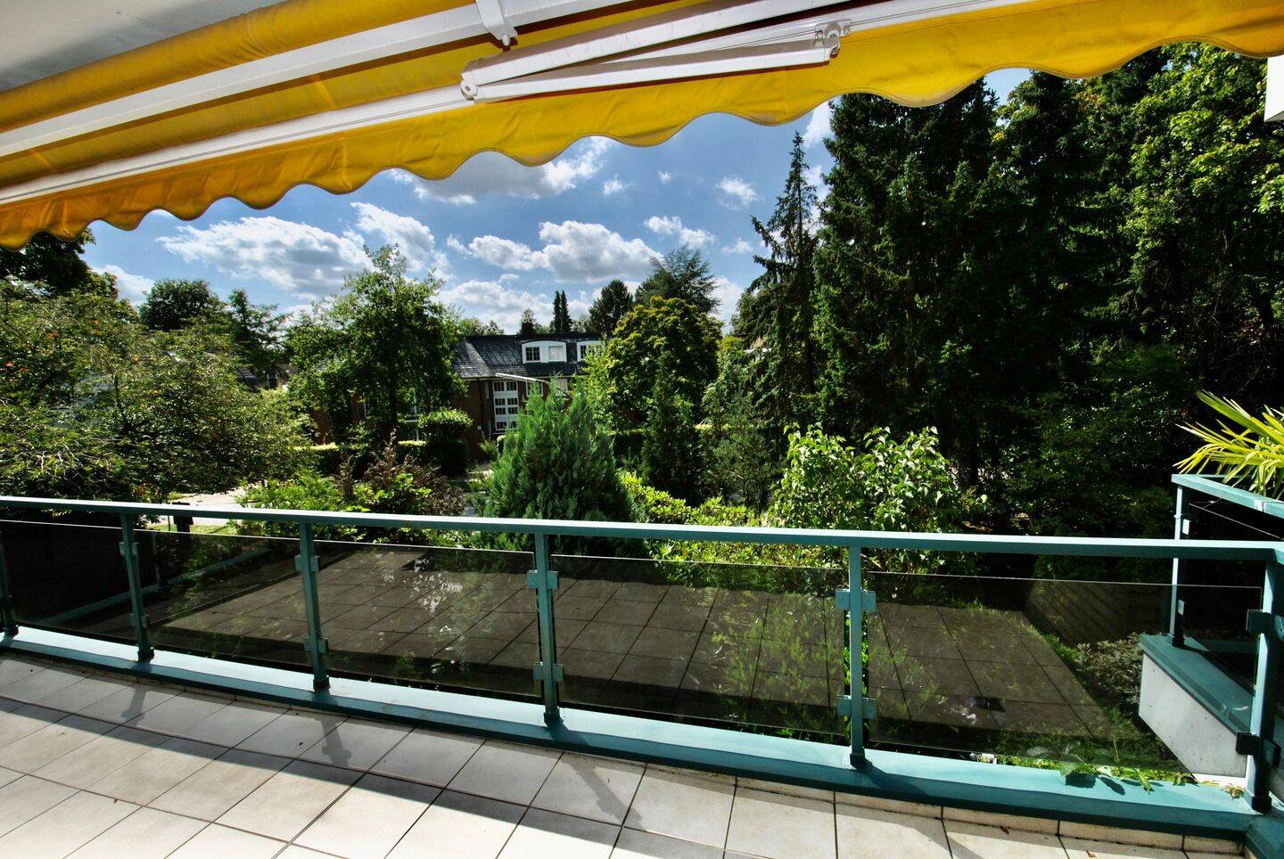 Blankenese! Lichtdurchflutete Wohnung mit Süd-Westbalkon und Tiefgarage! – Hamburg – Vorschaubild 4