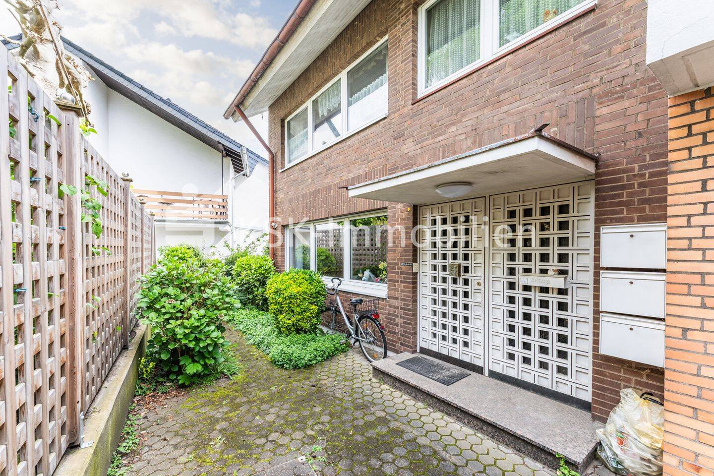 Reihenendhaus in beliebter Ruhiglage sucht frischen Wind und neue BewohnerInnen. – Brühl – Bild 1 von 6