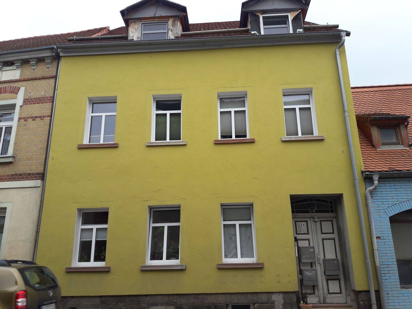 Vollvermietetes Mehrfamilienhaus mit Eigennutzung mit zusätzlichen Ausbaupotenzial für junge Familie – Laucha an der Unstrut – Bild 1 von 9