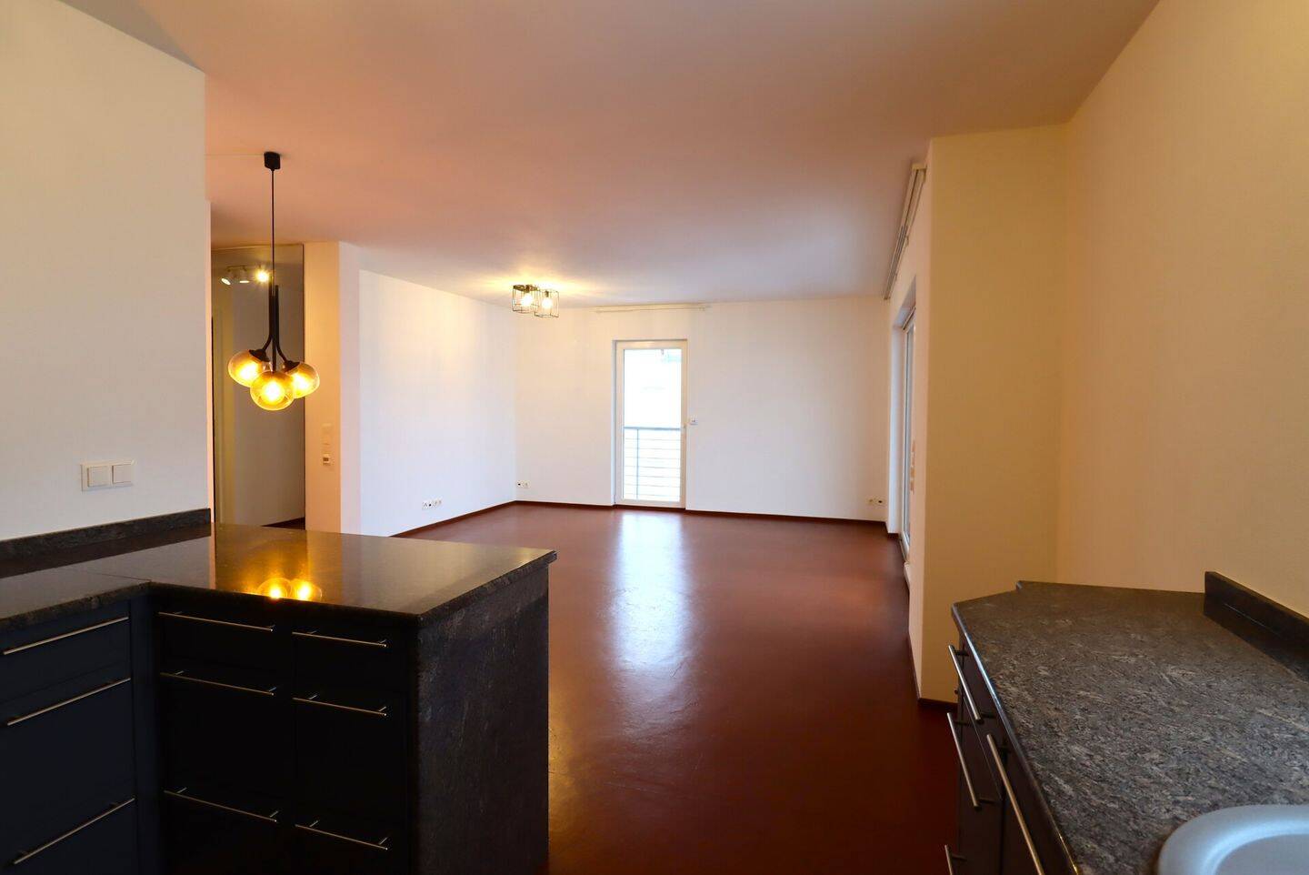 Attraktive 2-Zimmer-Wohnung mit Balkon, 2 TG-Stellplätzen und Ausbaupotenzial in Nürnberg-Wöhrd – Nürnberg – Vorschaubild 2