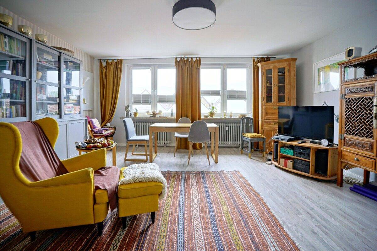 Sofort verfügbar: Helle, gepflegte Eigentumswohnung mit Balkon und Stellplatz im Herzen von Neustadt
