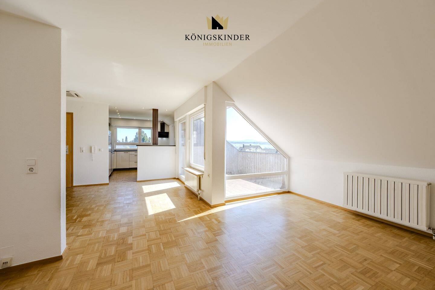 Wohnen mit Weitblick: Exklusives Mehrfamilienhaus mit 3 Einheiten, Wintergarten & Traumterrassen – Ebersbach an der Fils – Vorschaubild 3
