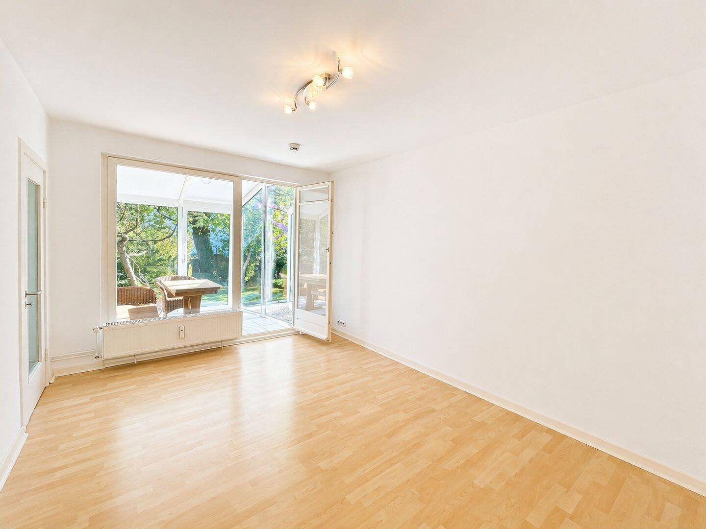 Erdgeschosswohnung mit Wintergarten & eigenem Gartenanteil in Harburg – Hamburg – Vorschaubild 2