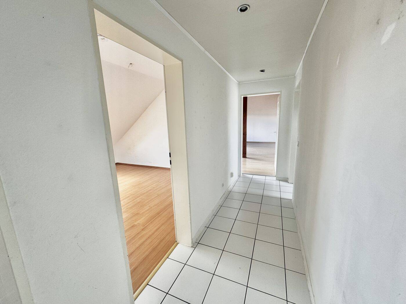 Behagliche Dachgeschosswohnung mit sonniger Loggia in harmonischer Wohnlage von Fuldabrück-Bergshs. – Fuldabrück – Vorschaubild 8