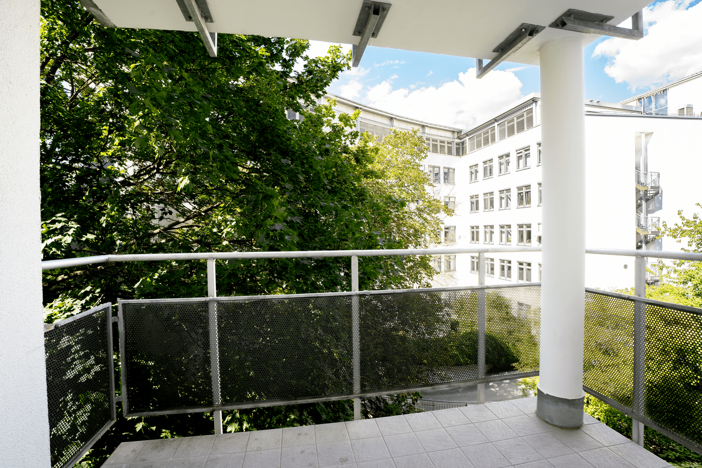 Hochwertige Wohnung! Inkl. EBK und Aufzug im Gebäude