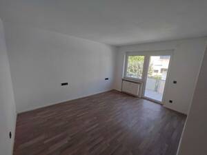 Großzügige 125 m² Wohnung mit lichtdurchflutetem Wohn-/Essbereich und großem Balkon in Top-Lage – 72461 Albstadt – Vorschaubild 6