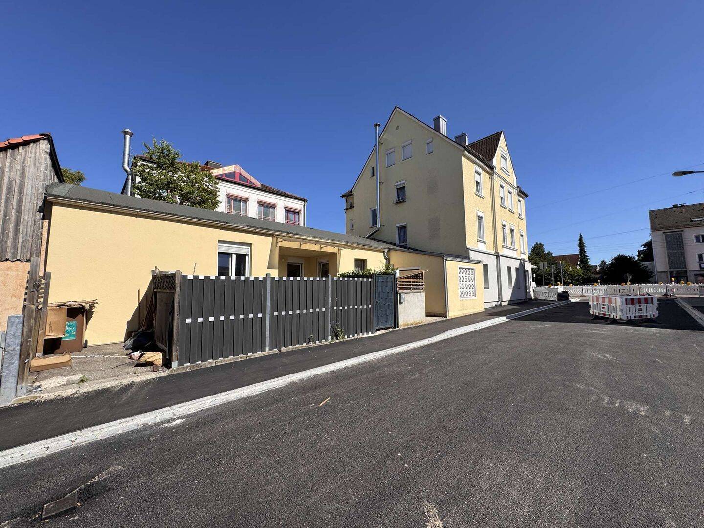 Katip | Kapitalanlage mit einem Bungalow und zwei Gewerbeeinheiten (Büro -Praxis/ Gastro) im Paket – Augsburg – Vorschaubild 2