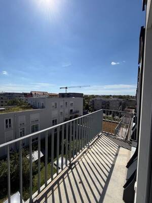 Lichtdurchflutete 3-Raum-Wohnung mit Einbauküche und Balkon – 1067 Dresden – Vorschaubild 7